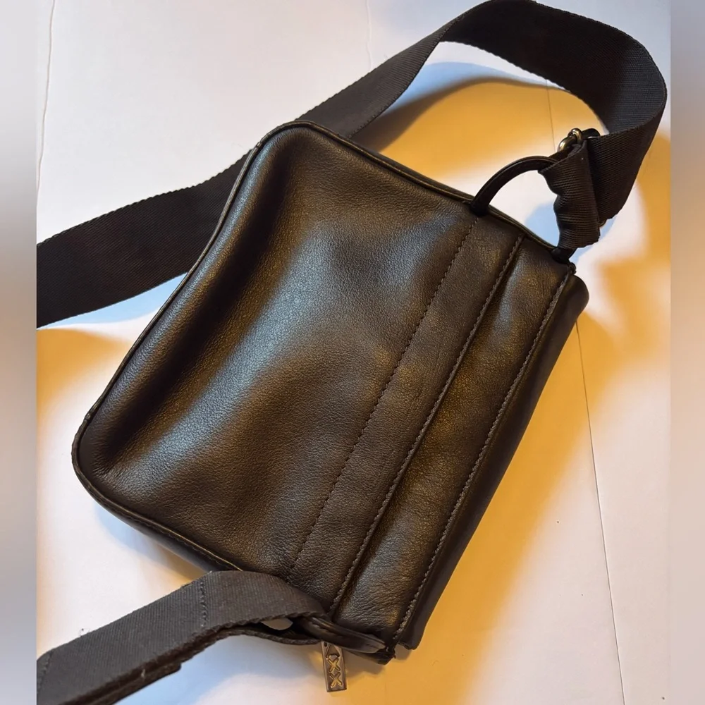 MAXX New York | Black Expandable Crossbody Satchel | Unisex Fashion Bag Purse